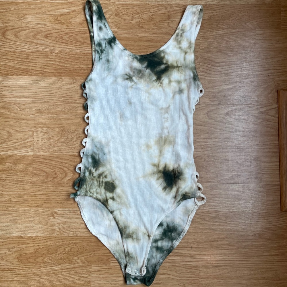 American Eagle Ribbed tie dye bodysuit